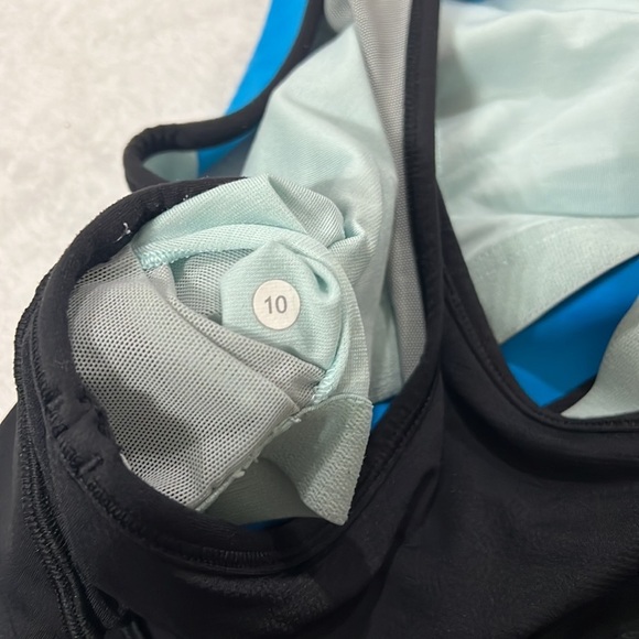 Lululemon Racerback with Sport Bra underneath - Picture 7 of 7